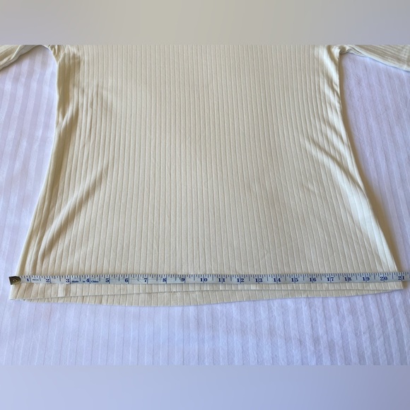 NWT Uniqlo Mock Neck Ribbed Cream Short Sleeve Top - XL - Picture 8 of 10